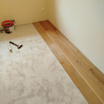 Die ersten Reihen im Kleberbett