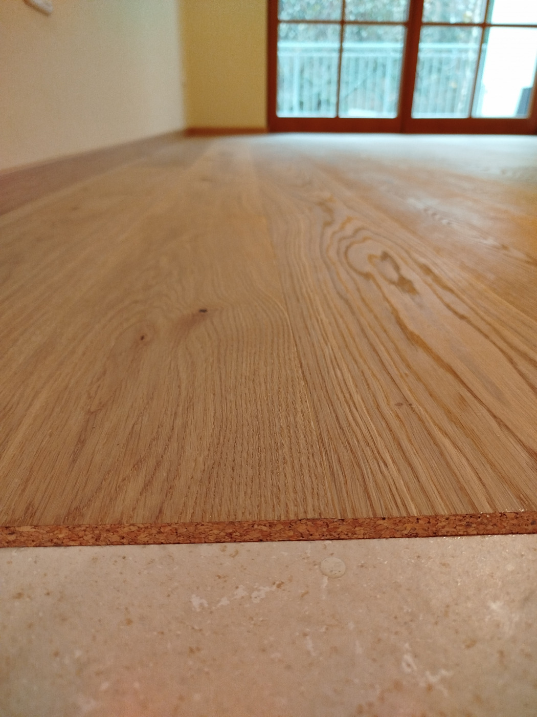 Abtrennung durch Korkstreifen