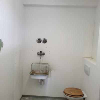 Raumausstattung-Kiefersauer-Badrenovierung-Vor dem Umbau