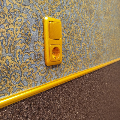 Raumausstattung-Kiefersauer-Tapete-Stuck-Gold-Steintapete